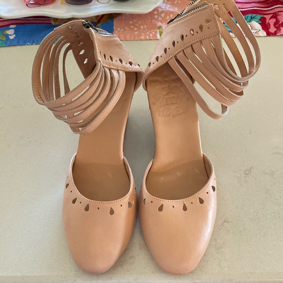 Shoes custom made - Picture 1 of 3